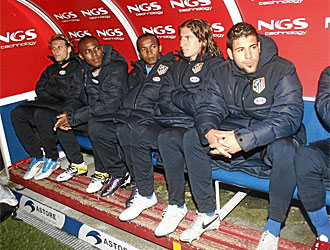 forlan, otra vez suplente